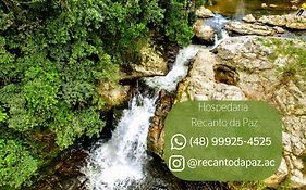 Suíte com cachoeira no quintal